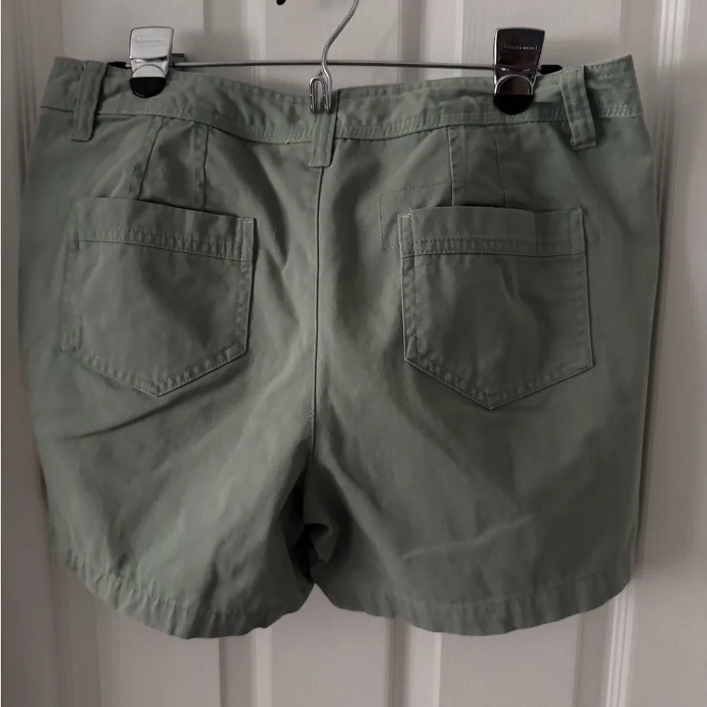 Natural Reflections Olive Green Women's Casual Shorts